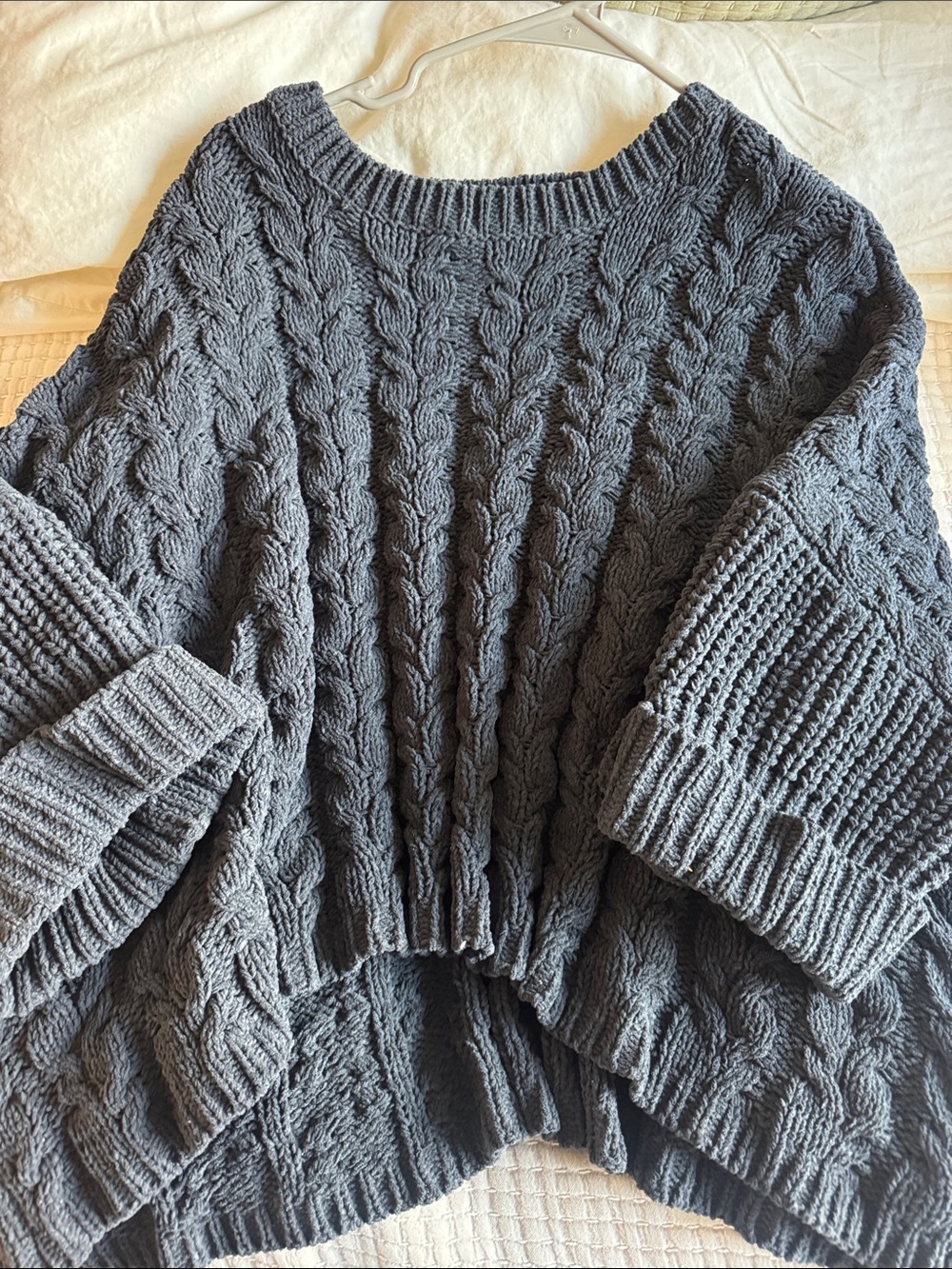 Cozy Chunky Cable Knit Women's Sweater - Navy